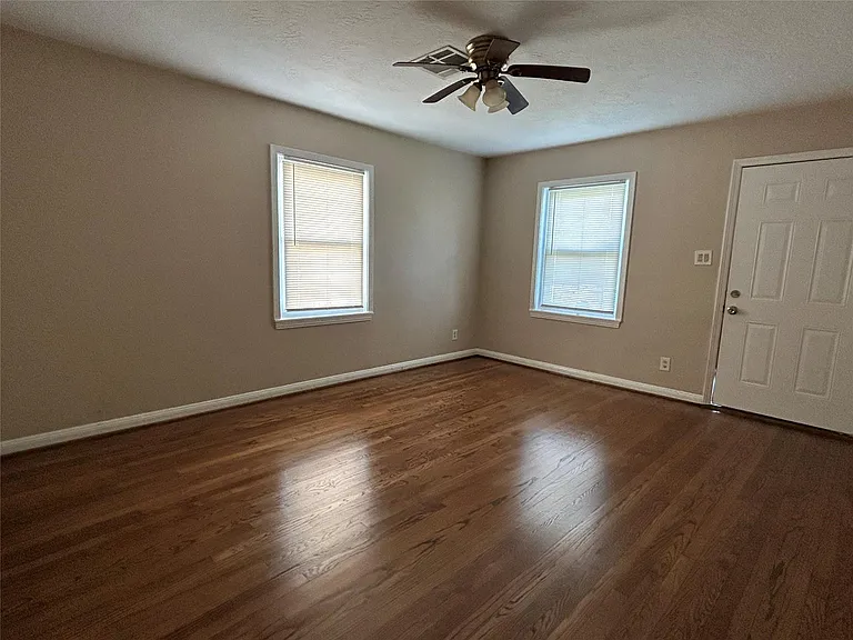 8069 Juliabora St — Photo 10