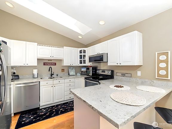 3rd image of 2443 55th Avenue SW #2A