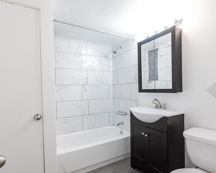 Creswood Apartments- Come home to Convenience! — Photo 20