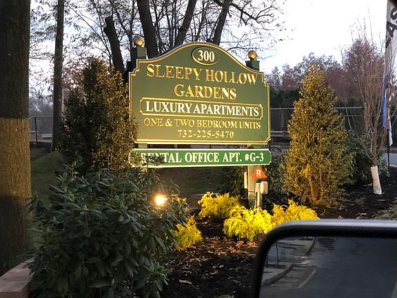 Main Entrance To Sleepy Hollow Gardens off of Ford Avenue