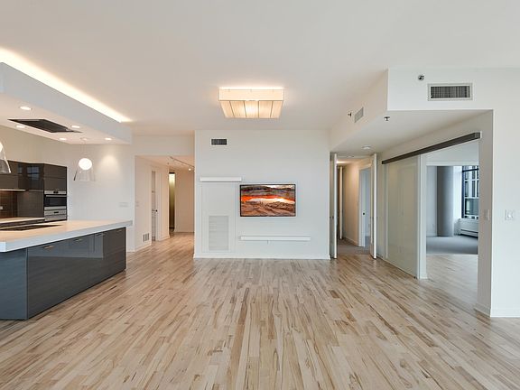 5th image of 215 10th Ave S Unit 613