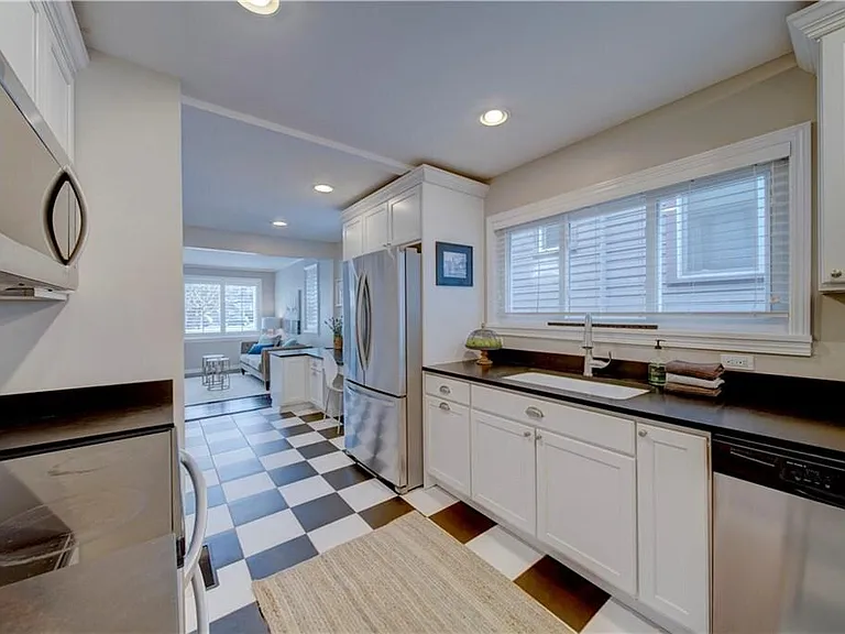 551 NE Ravenna Blvd — Photo 7