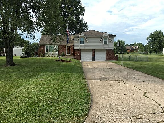 3rd image of 6601 W 194th St