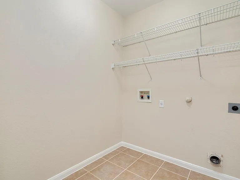 157 Maplewood S — Photo 24
