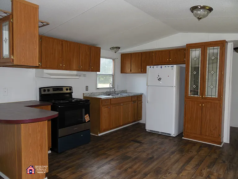 683 Pecan Rd — Photo 3