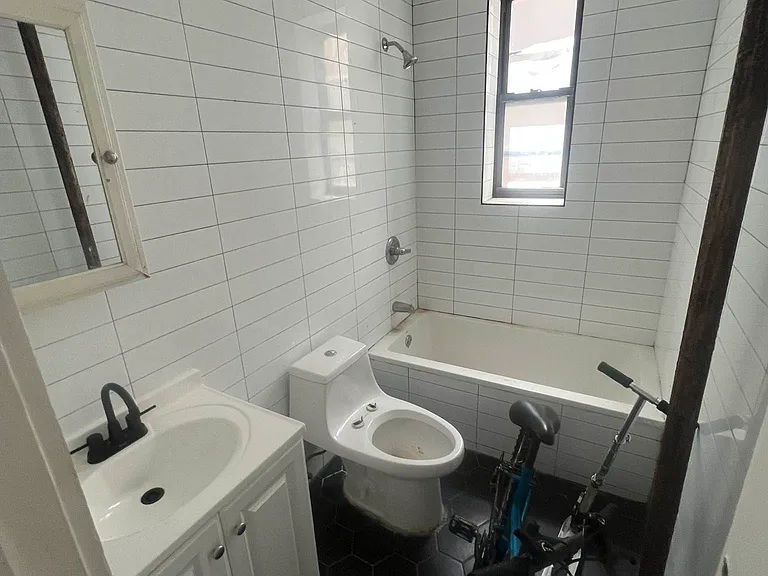 340 E 51st St #1R — Photo 11