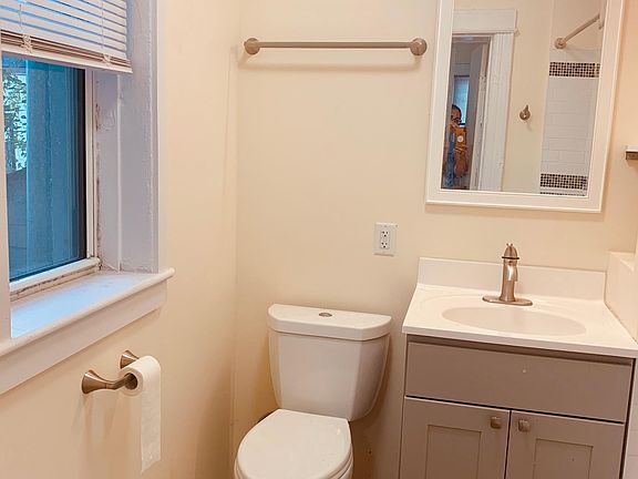 4th image of 251 Beacon Ave APT 1