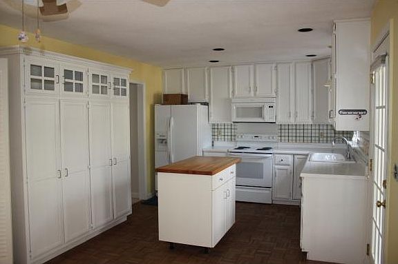 5th image of 48 N Lakewood Dr