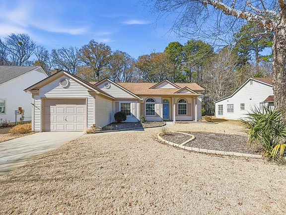 2nd image of 667 Bluebird Ln.