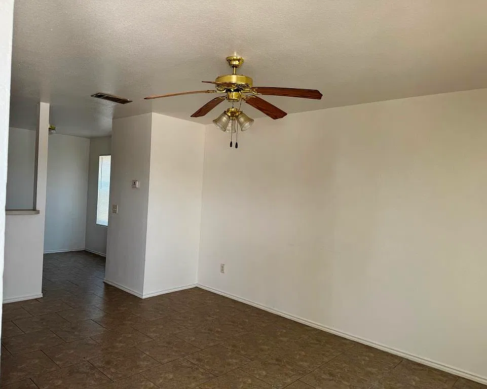 2807 Vernice Loop — Photo 3