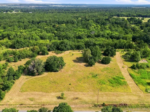 Hedge Rd, Henryetta, OK 74437