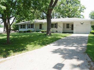 1902 W 3rd St, Perry, IA 50220