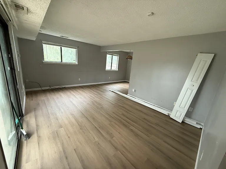 2400 Bayberry Ct — Photo 3