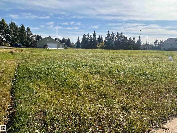 3rd image of 4739 47th St