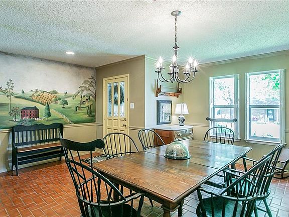 5th image of 700 Willow Creek Dr