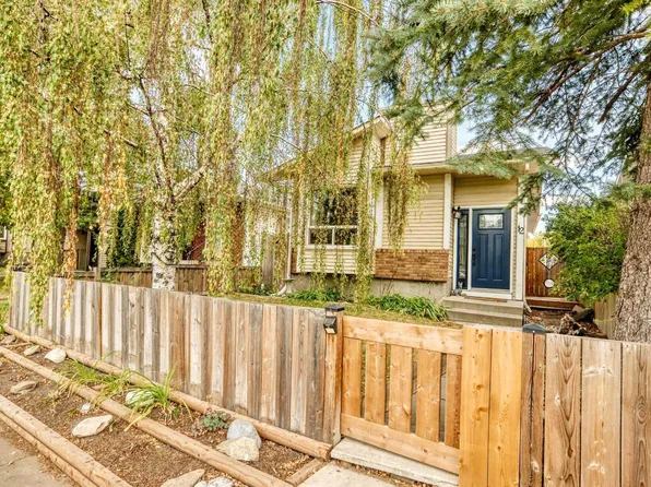 12 Taraglen Rd NE, Calgary, AB T3J 2N7