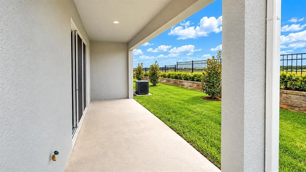 3 bed, 2.5 bath, 1689 sqft, $1,900 — Photo 3