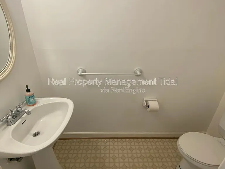 610 Guy Ln — Photo 18