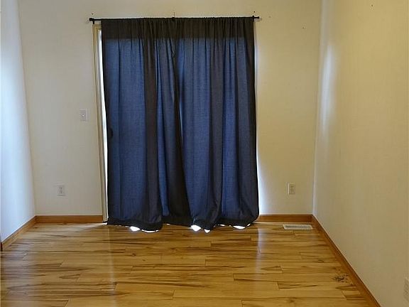 5th image of 1028 85th Dr NE
