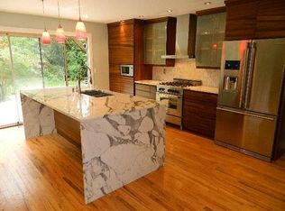 17860 Pilkington Rd, Lake Oswego, OR 97035