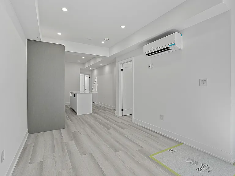 587 Oakwood Ave — Photo 44