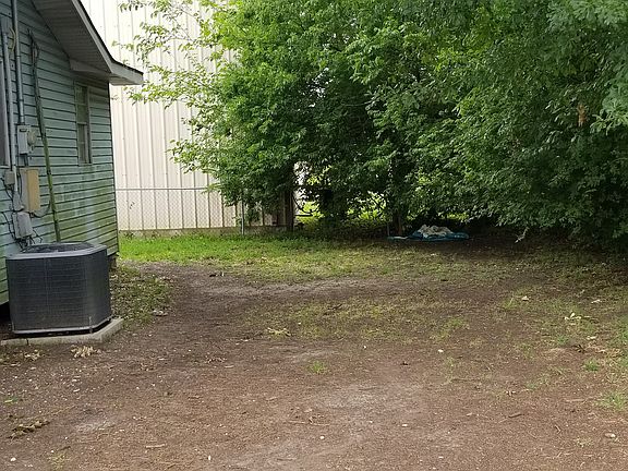 3rd image of 2549 Mills Ave