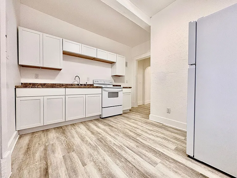 530 S Saint Joseph St — Photo 13