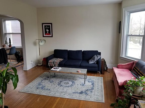 5th image of 315 Richmond Ave Uppr #