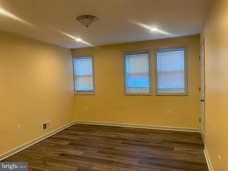 401A Lawrence St — Photo 9