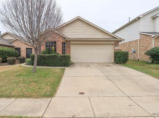 6368 Geneva Ln, Fort Worth, TX 76131