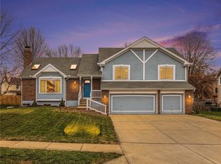 1316 Hillary Dr, Liberty, MO 64068