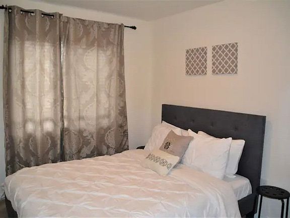 2nd image of 8685 Dogwood Cres