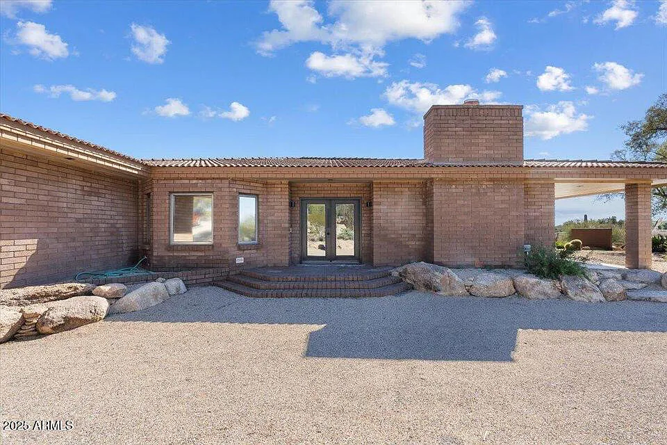 2 bed, 2.0 bath, 2449 sqft, $3,200 — Photo 3