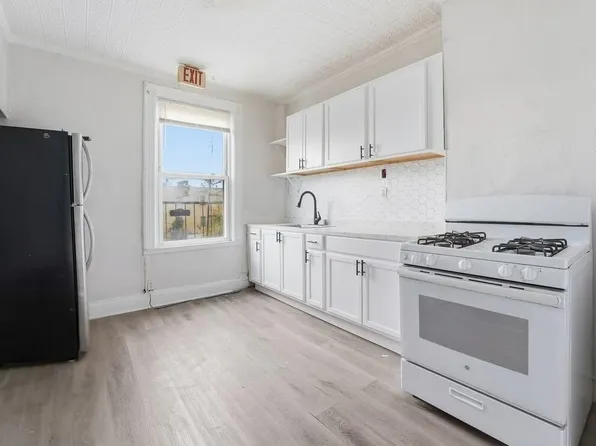 335 47th Street image 3 of 19