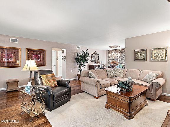 4th image of 669B Buckingham Drive