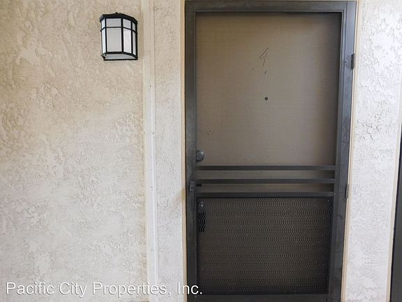 2nd image of 426 21st St APT 4