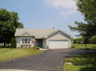 127 Queens Pl SE, Poplar Grove, IL 61065