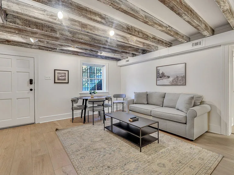 203 E York St #G — Photo 6