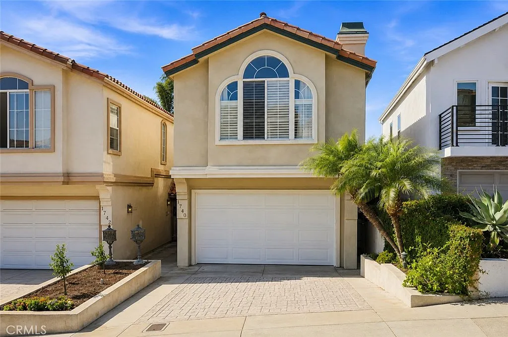 3 bed, 2.5 bath, 1854 sqft, $7,995 — Photo 2