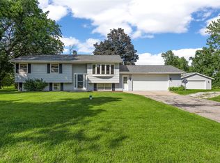 4390 Ridge Rd, Cedar Rapids, IA 52411
