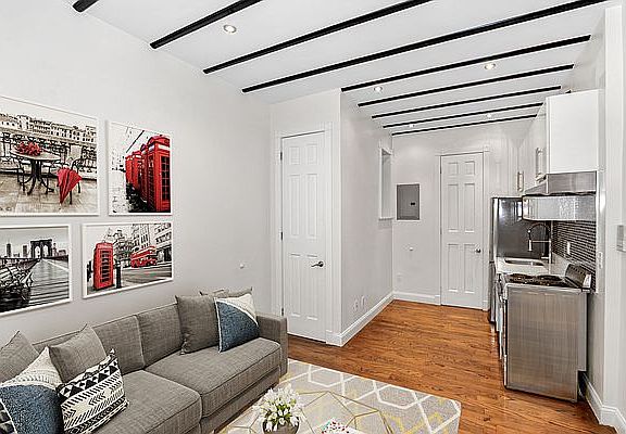 2nd image of 208 W 88th St APT 1C