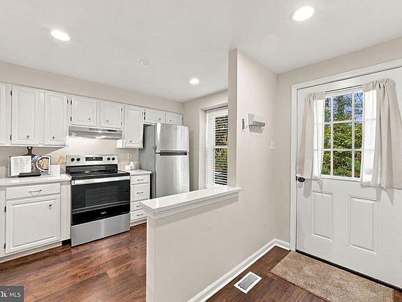 4th image of 1679 Poplar Grove Dr