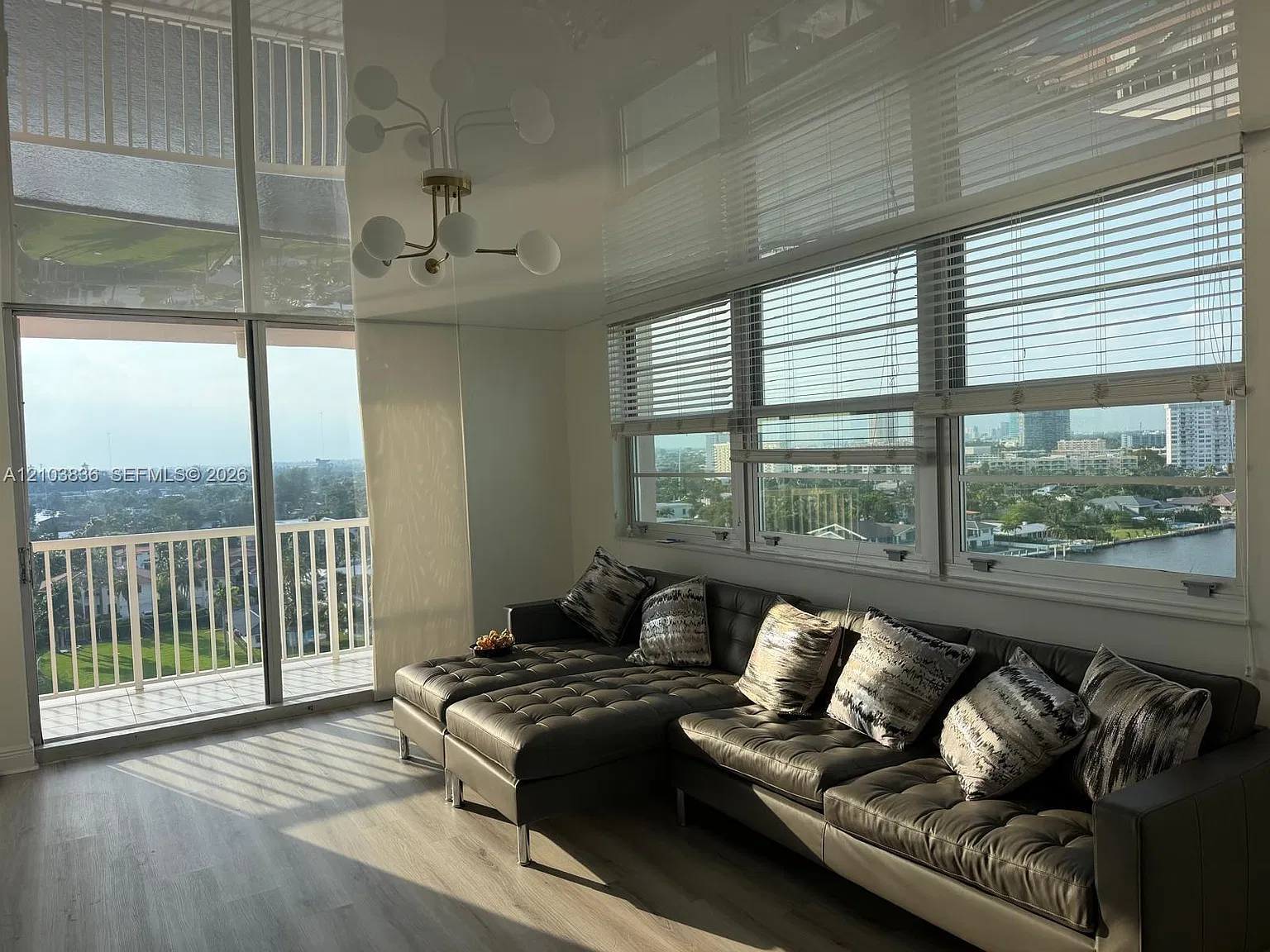 Clifton Condo — Photo 2
