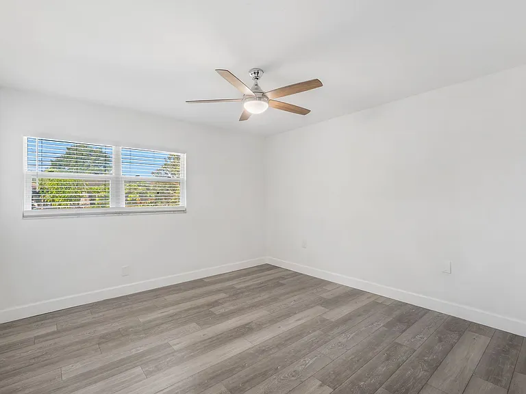 608 Overhill Dr — Photo 15