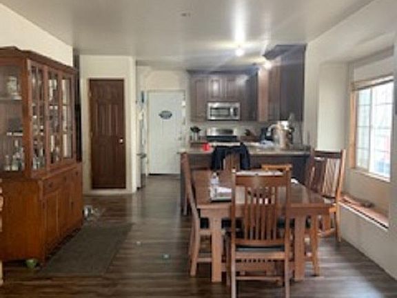 5th image of 630 W Entiat Ave