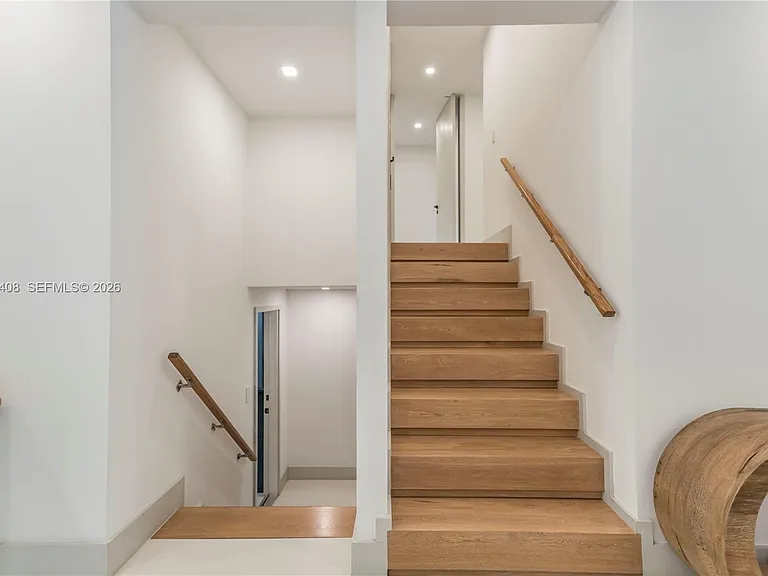 301 Shore Dr E — Photo 19
