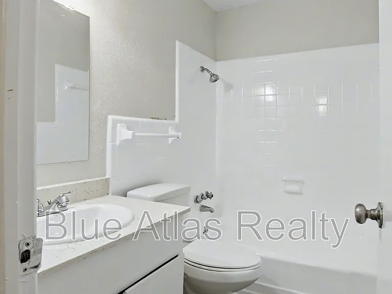 411 E Polk St #1 — Photo 10