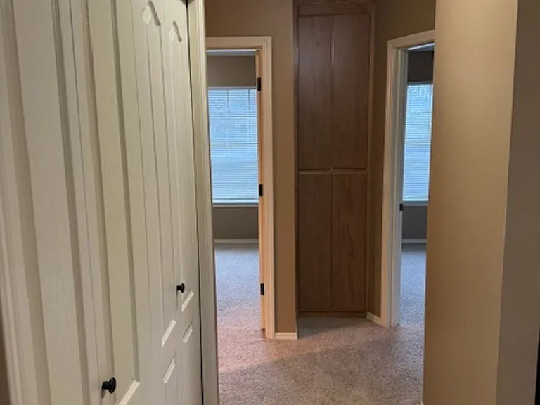 195-Santiam Village Apartments — Photo 32