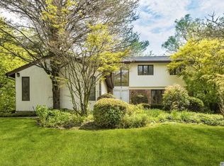 7 Aldgate Dr W, Manhasset, NY 11030
