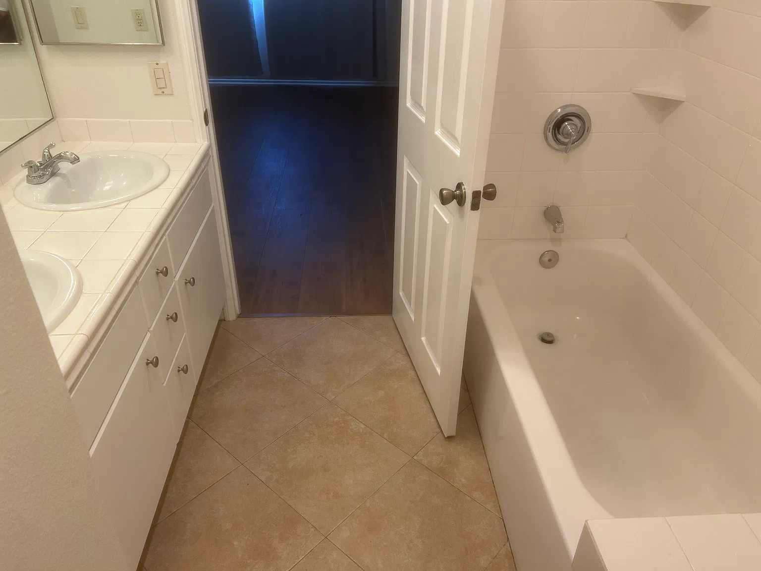2 bed, 1217 sqft, $2,900 — Photo 4